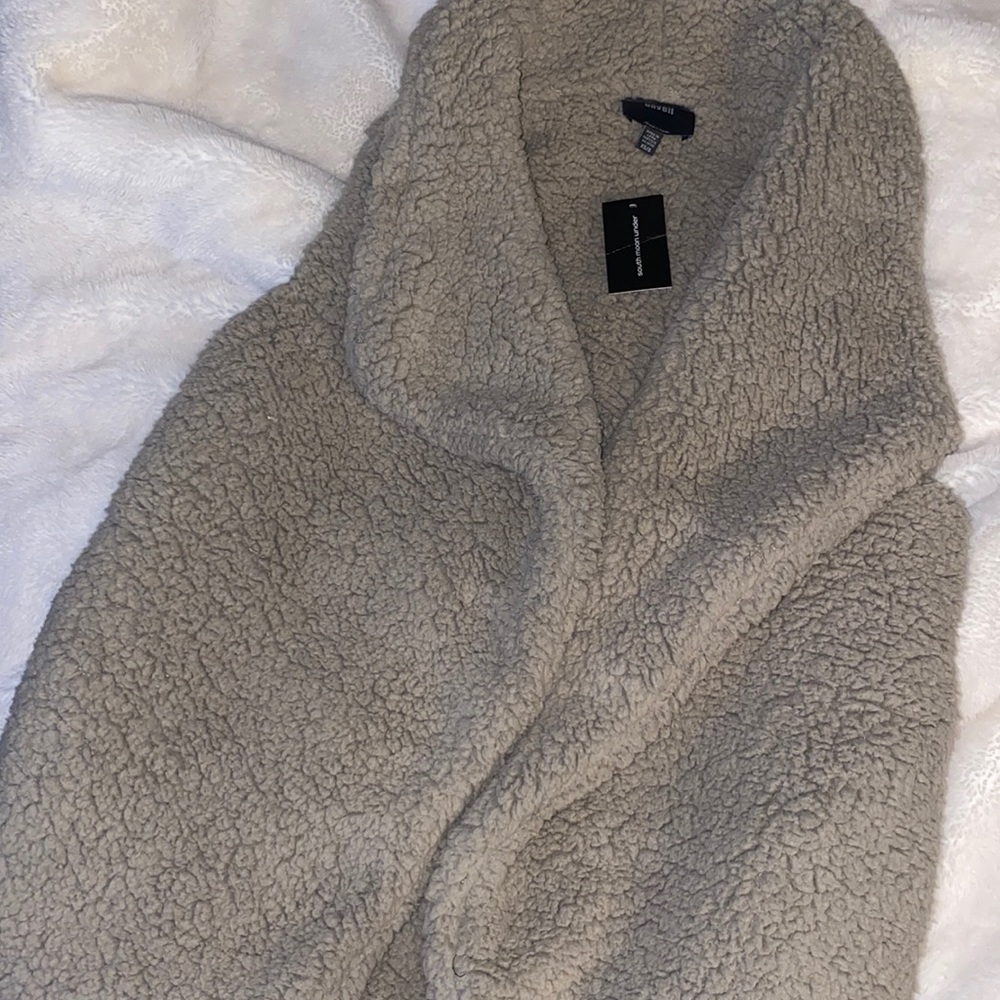 VEST - Picture 1 of 5